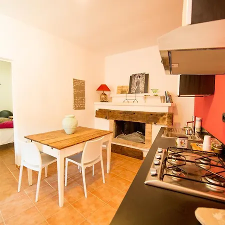 Torre Della Botonta לינה וארוחת בוקר 4*