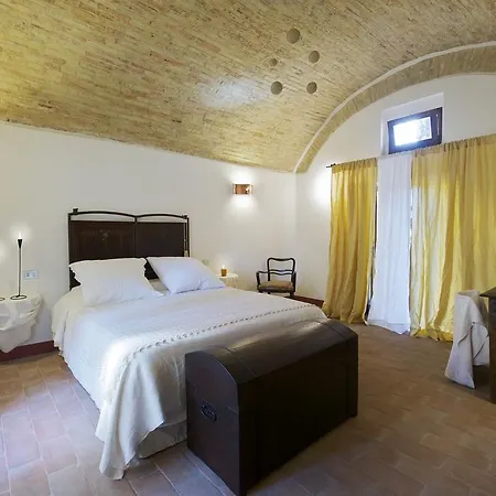 Torre Della Botonta לינה וארוחת בוקר Castel Ritaldi